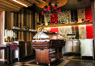 Imagen del bar/restaurante del Hotel Hotel Lavina. Foto 4