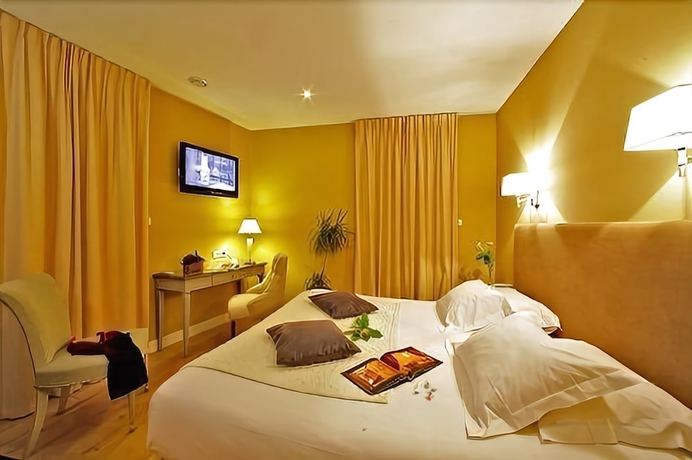 Imagen de la habitación del Hotel Hotel Le Renoir. Foto 3