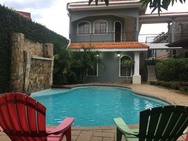 Imagen de la piscina del Hotel Hotel Leon Inn. Foto 17