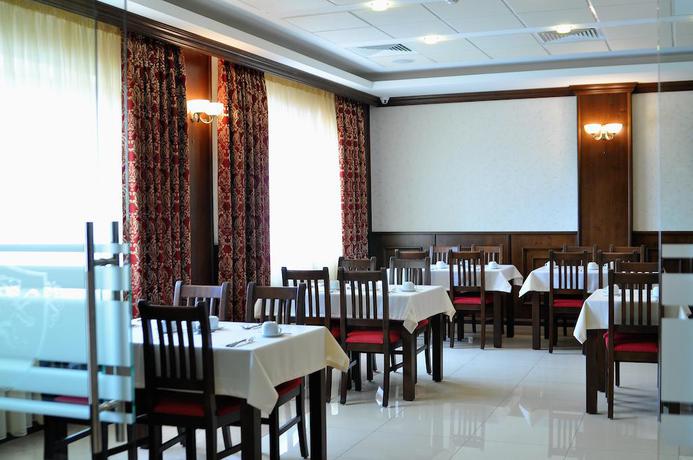 Imagen del bar/restaurante del Hotel Hotel Leul De Aur. Foto 3