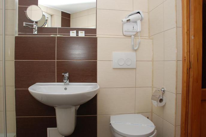 Imagen de los interiores del Hotel Hotel Liliacul. Foto 9