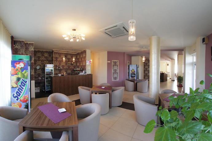 Imagen de los interiores del Hotel Hotel Liliacul. Foto 11