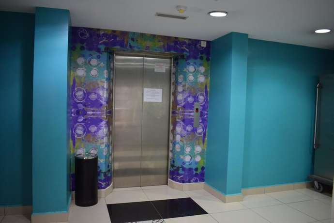 Imagen de los interiores del Hotel Hotel Living At Dsulaiman. Foto 17