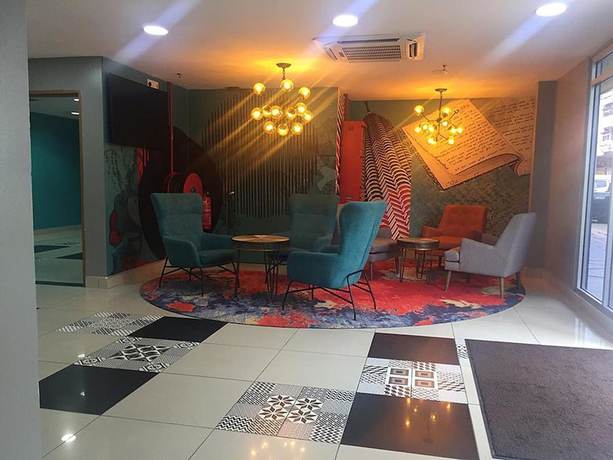 Imagen de los interiores del Hotel Hotel Living At Dsulaiman. Foto 20