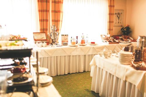 Imagen del bar/restaurante del Hotel Hotel L&ouml;wen-Seckenheim. Foto 2