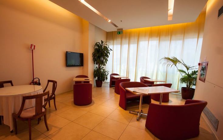 Imagen de los interiores del Hotel Hotel Lux Modena. Foto 18