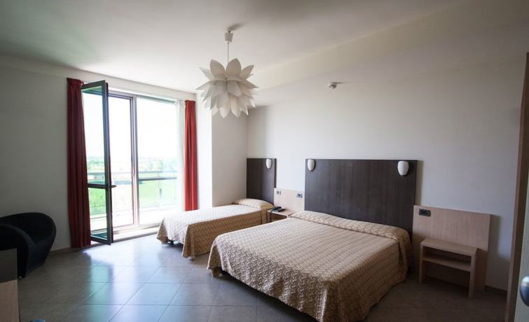 Imagen de la habitación del Hotel Hotel Lux Modena. Foto 8