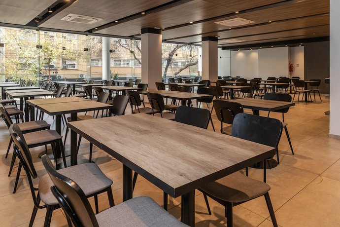 Imagen del bar/restaurante del Hotel Hotel M. Foto 6