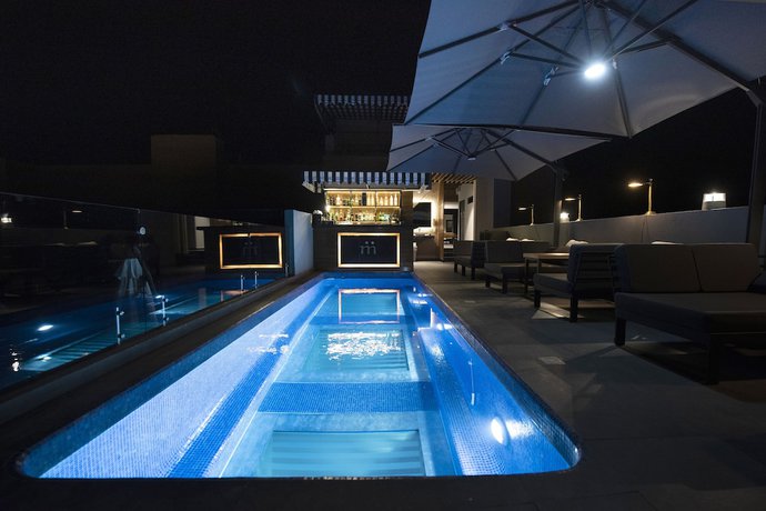 Imagen de la piscina del Hotel Hotel Madi. Foto 6