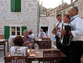 Imagen general del Hotel Hotel Maestral. Foto 12