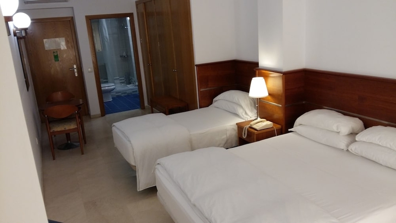 Imagen de la habitación del Hotel Hotel Mar Azul. Foto 5