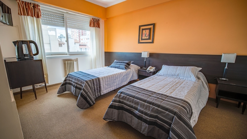 Imagen de la habitación del Hotel Hotel Mar del Plata. Foto 8