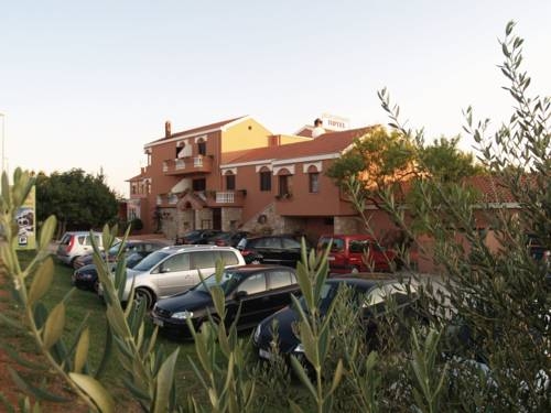 Imagen general del Hotel Hotel Marinko. Foto 11