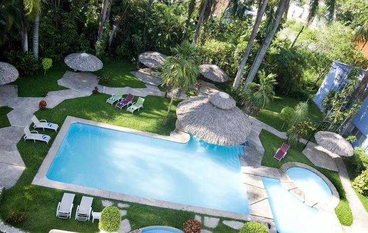 Imagen de la piscina del Hotel Hotel Maya Palenque. Foto 8