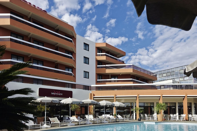 Imagen de la piscina del Hotel Hotel Mercure Hyeres Centro. Foto 15