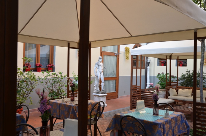 Imagen de los exteriores del Hotel Hotel Mia Cara. Foto 12