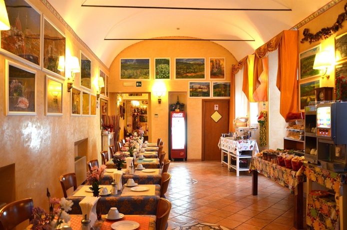 Imagen del bar/restaurante del Hotel Hotel Mia Cara. Foto 4