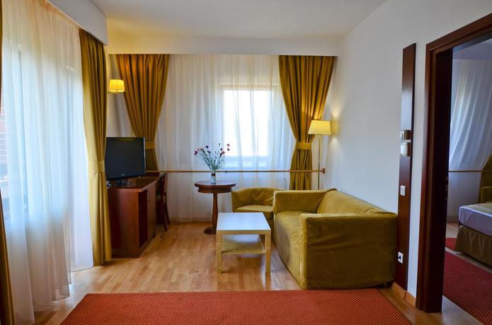 Imagen de los interiores del Hotel Hotel Miraj. Foto 9