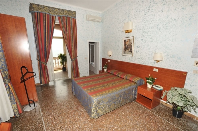 Imagen de la habitación del Hotel Hotel Miramare. Foto 5