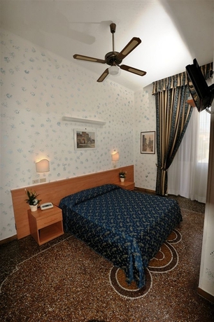 Imagen de la habitación del Hotel Hotel Miramare. Foto 7