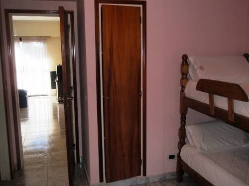 Imagen de la habitación del Hotel Hotel Montecarlo. Foto 31