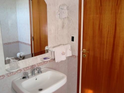 Imagen de la habitación del Hotel Hotel Montecarlo. Foto 36