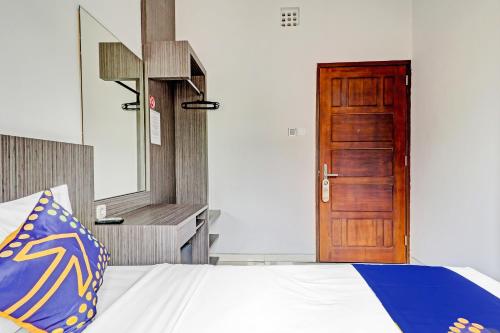 Imagen de la habitación del Hotel Hotel O Cihampelas Near Ciwalk Formerly D'River Guest House. Foto 16