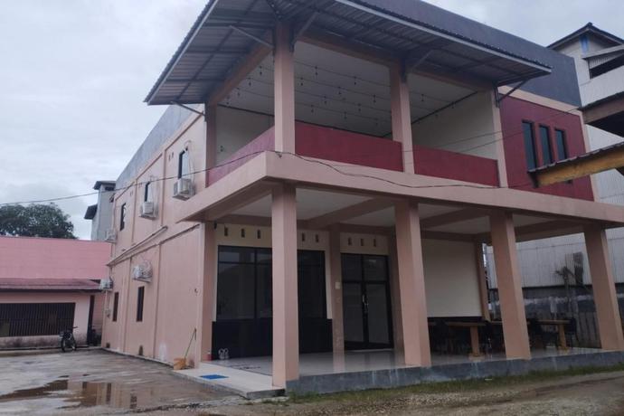 Imagen general del Hotel Hotel O Fanilly Guest House MarabahanNearJembatan Rumpiang. Foto 1