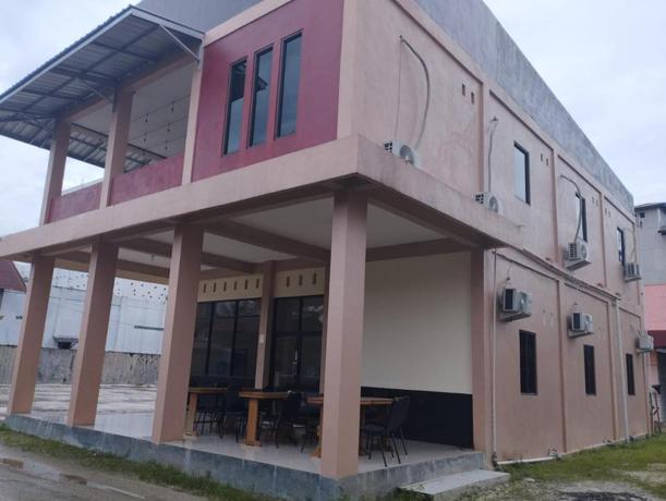 Imagen de los exteriores del Hotel Hotel O Fanilly Guest House MarabahanNearJembatan Rumpiang. Foto 6