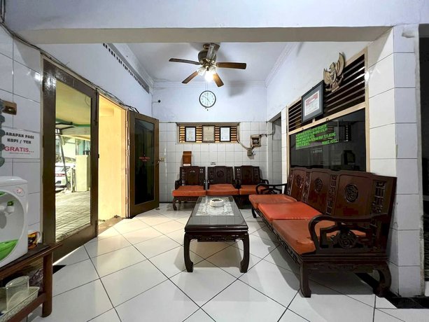 Imagen de los interiores del Hotel Hotel O Kost Gowa Near Gowa. Foto 19