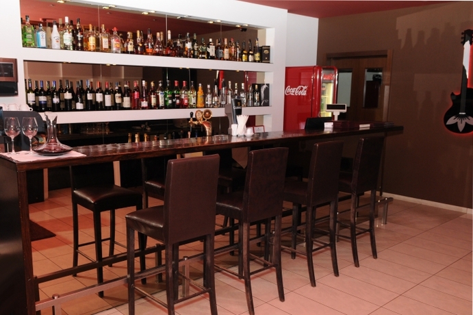 Imagen del bar/restaurante del Hotel Hotel Palma. Foto 2