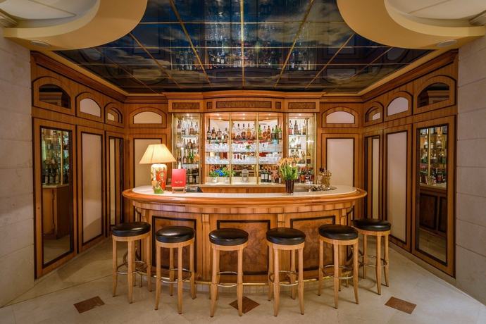 Imagen del bar/restaurante del Hotel Hotel Parc Belair. Foto 2