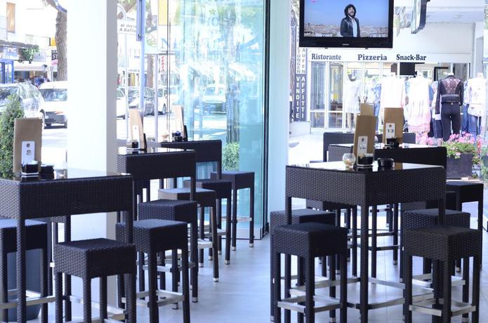 Imagen del bar/restaurante del Hotel Hotel Piccadilly. Foto 3