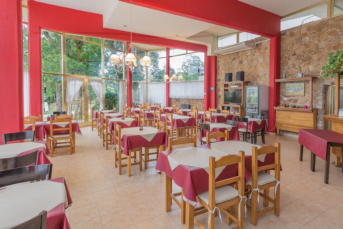 Imagen del bar/restaurante del Hotel Hotel Piedras Doradas. Foto 2