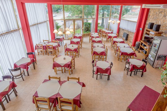 Imagen del bar/restaurante del Hotel Hotel Piedras Doradas. Foto 3