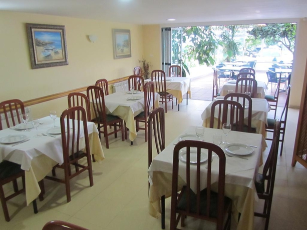 Imagen general del Hotel Hotel Playa Las Sinas. Foto 12