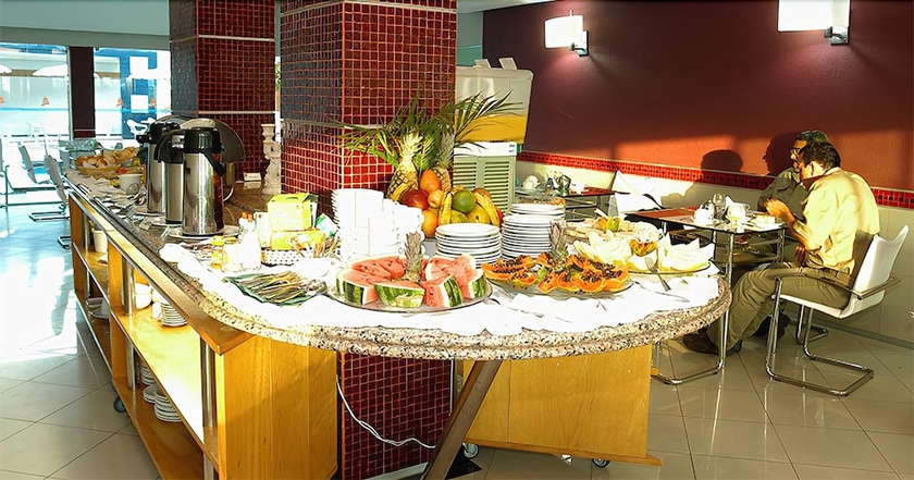 Imagen del bar/restaurante del Hotel Hotel Praia Ponta D´Areia. Foto 2