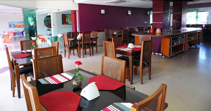 Imagen del bar/restaurante del Hotel Hotel Praia Ponta D´Areia. Foto 3