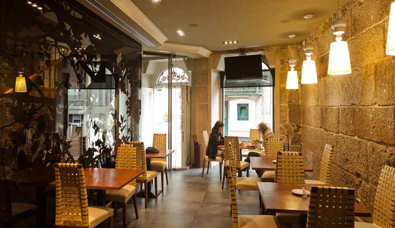 Imagen del bar/restaurante del Hotel Hotel Puerta Gamboa. Foto 3