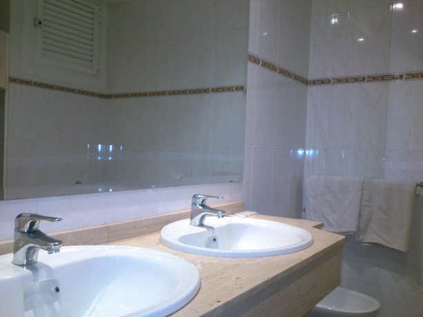 Imagen de la habitación del Hotel Hotel Real. Foto 5