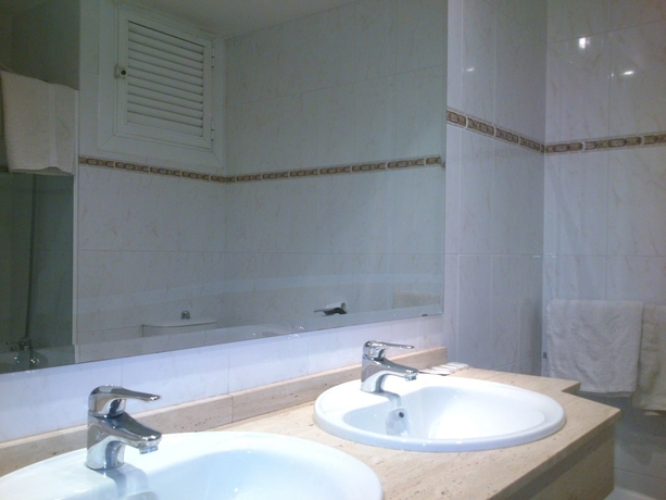 Imagen de la habitación del Hotel Hotel Real. Foto 6