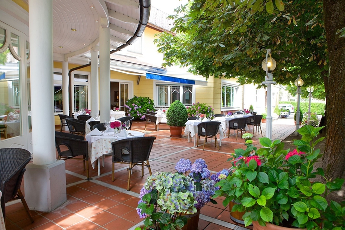 Imagen del bar/restaurante del Hotel Hotel Restaurant Dermuth. Foto 4