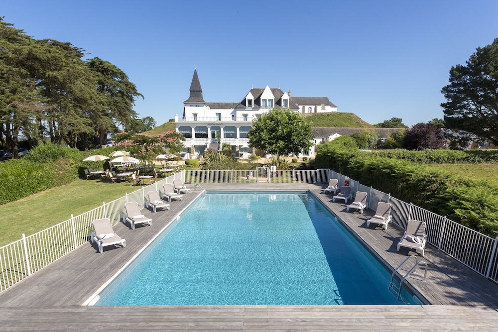Imagen de la piscina del Hotel Hotel Restaurant Spa du Tumulus Carnac. Foto 17