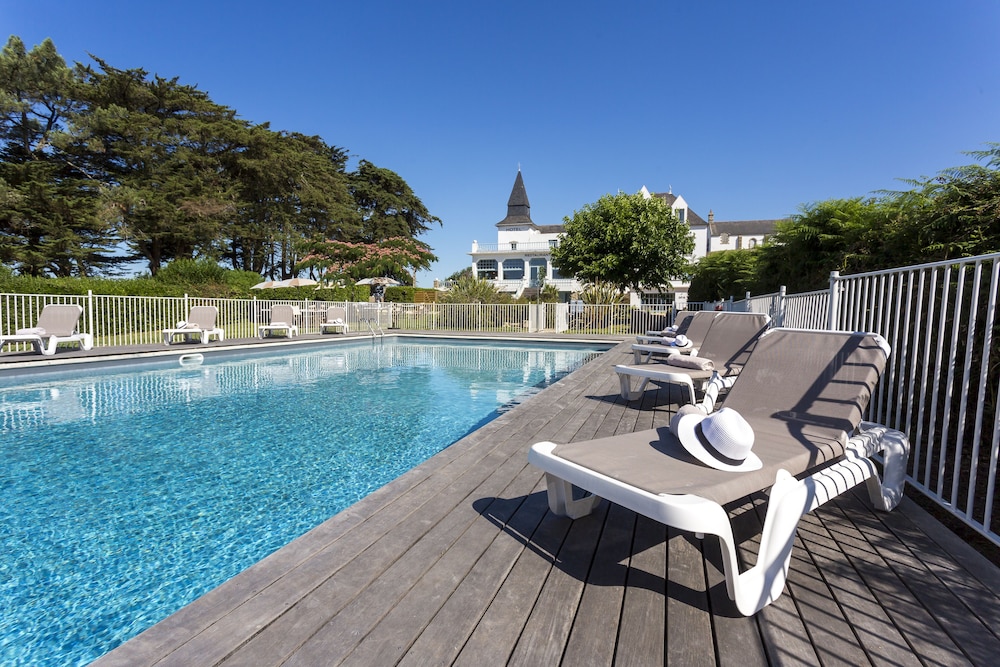 Imagen de la piscina del Hotel Hotel Restaurant Spa du Tumulus Carnac. Foto 18