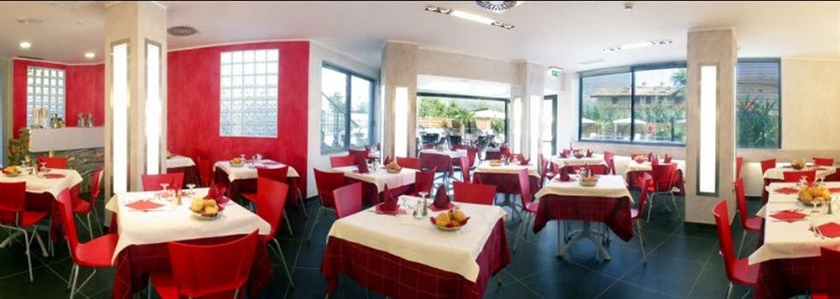 Imagen del bar/restaurante del Hotel Hotel Rudy. Foto 2
