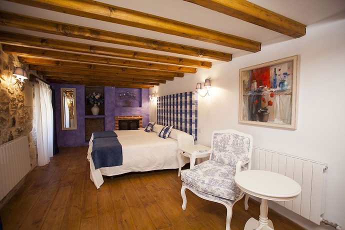 Imagen de la habitación del Hotel Hotel Rural La Torre de Bisjueces. Foto 3