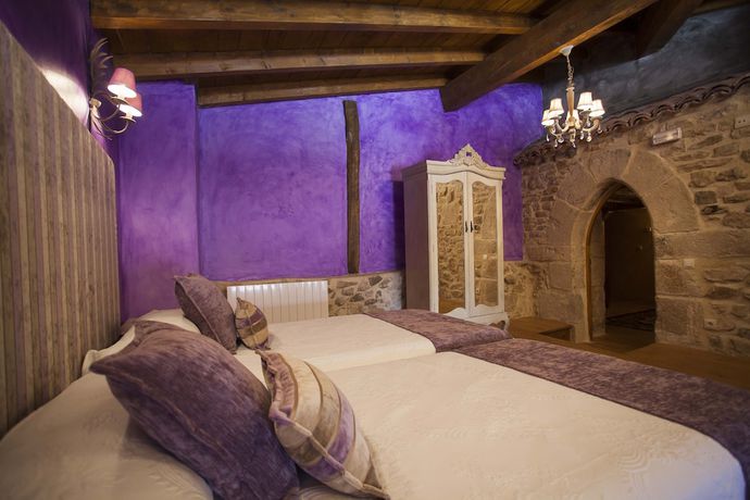 Imagen de la habitación del Hotel Hotel Rural La Torre de Bisjueces. Foto 17