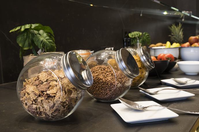 Imagen del bar/restaurante del Hotel Hotel SB Win. Foto 5