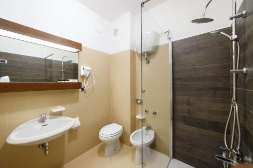 Imagen de la habitación del Hotel Hotel Sakura. Foto 15