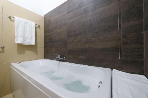 Imagen de la habitación del Hotel Hotel Sakura, Torre del Greco. Foto 16